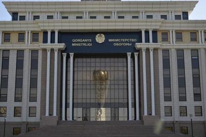 Десять военных пострадали из-за взрыва боеприпаса в Казахстане