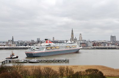 Пассажиры круизного лайнера подняли восстание против экипажа