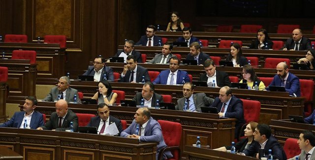 Парламент Армении принял поправки в Налоговый кодекс