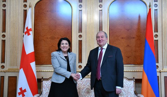 Зурабишвили — Саркисяну: Грузия придает большое значение развитию отношений с Арменией