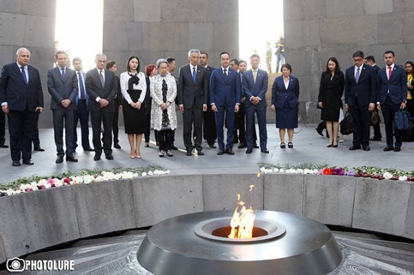Премьер Сингапура почтил память жертв Геноцида армян