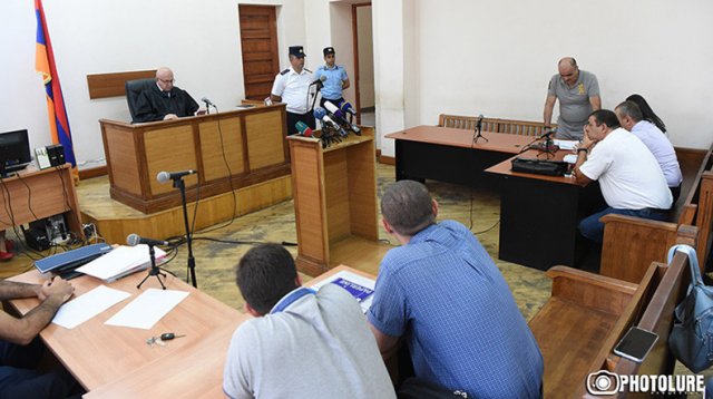 Суд оставил Манвела Григоряна под арестом