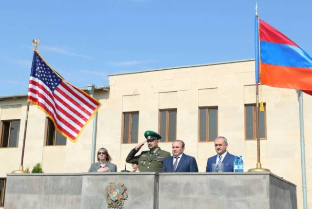 Посол США в Армении посетила пограничные войска СНБ РА