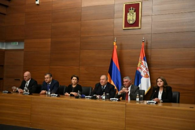 В наших отношениях открывается новая страница — президент РА встретился с армянской общиной Сербии