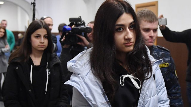 Опубликована запись звонка сестер Хачатурян в полицию после убийства отца
