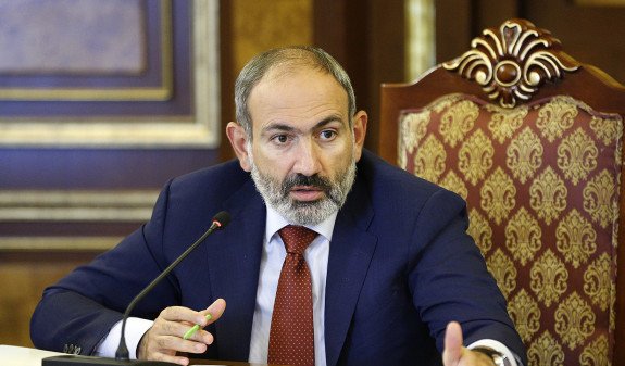 “Нелепые новости”: Пашинян кратко прокомментировал слухи об отставке Тонояна