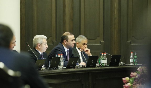 В Армении прорабатывают возможности оказания помощи армянам в Сирии
