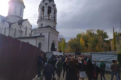 С убитой в Саратове девочкой пришел проститься весь двор