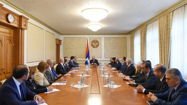 Бако Саакян провел рабочее совещание с участием руководящего состава МИД Арцаха