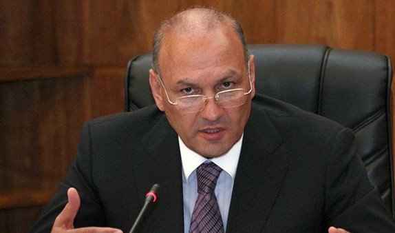Экс-министр финансов Армении Гагик Хачатрян все еще остается в гражданской клинике