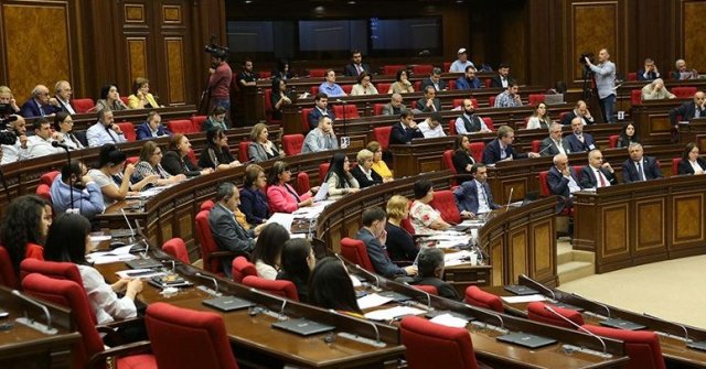 В парламенте Армении стартовали слушания по вопросу Конституционного закона о партиях
