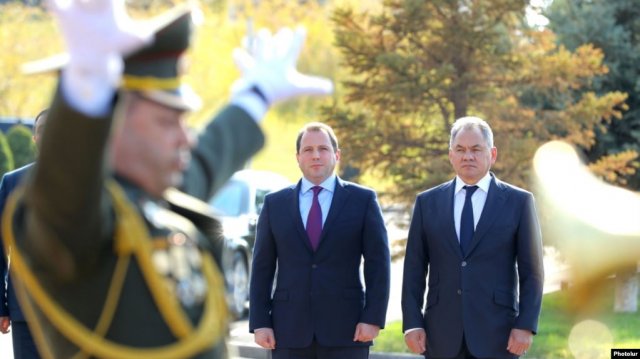 Шойгу: Российская военная база готова вместе с ВС Армении противостоять возникающим вызовам и угрозам