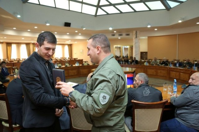 Представители «Союза участников апрельских боевых действий» награждены медалями
