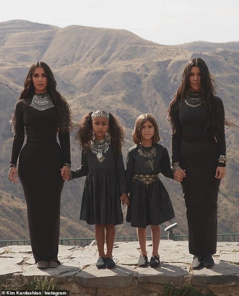 Ким Кардашян вместе с детьми благодарит Палату представителей США за признание Геноцида армян