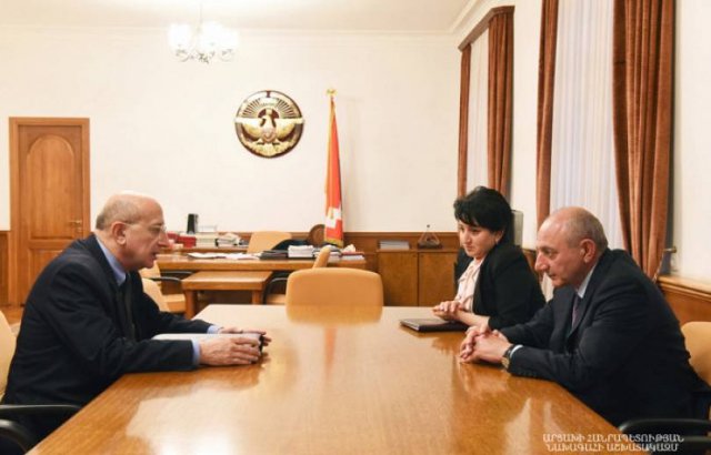 Бако Саакян принял секретаря Совета безопасности Армении