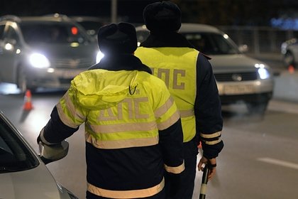 Автомобиль без водителя сбил россиянку с трехлетним ребенком