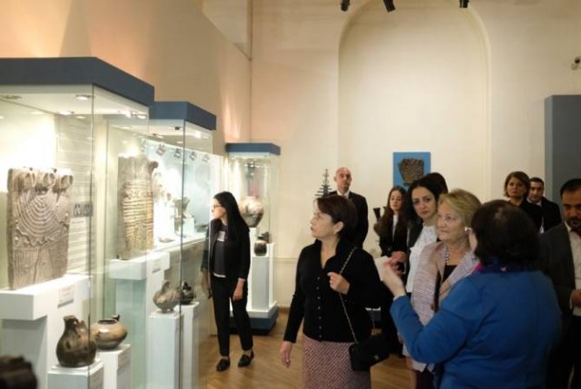 Супруги президентов Армении и Греции посетили культурные центры