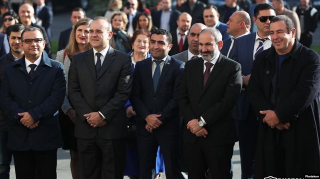Пашинян присутствовал на церемонии открытия завода Ceramisia