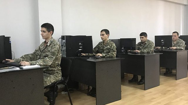 Минобороны Армении объявляет конкурс для призывников