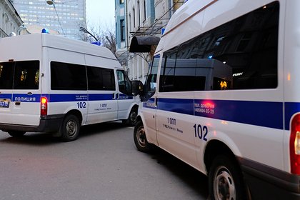 Россиянин убил собутыльника и захватил заложницу