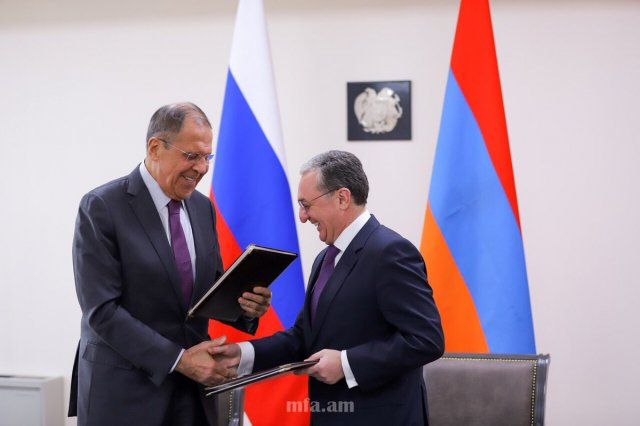 Глава МИД Армении Зограб Мнацаканян назвал визит Сергея Лаврова в Ереван продуктивным