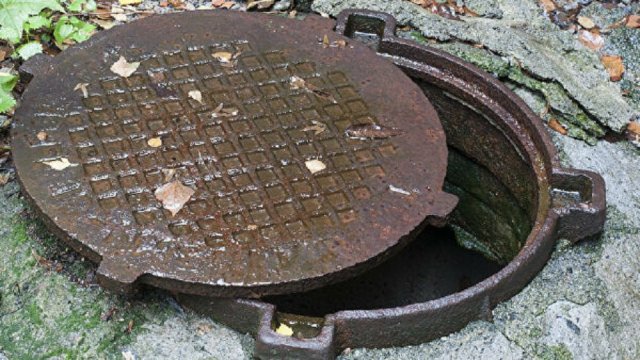 В Баку рабочие погибли в канализационном люке