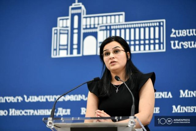 МИД Армении не подтверждает и не опровергает информацию о визите журналистов в Баку