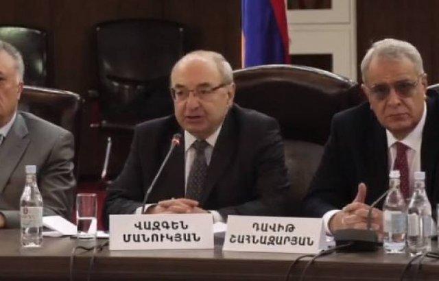 Вазген Манукян – рядом с Давидом Шахназаряном, Рубиком Акопяном: форум клуба «Вернатун»