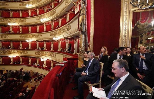 Никол Пашинян и Анна Акопян посетили оперный театр «Ла Скала»
