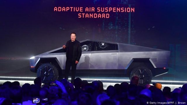 Tesla представила электрический пикап Cybertruck