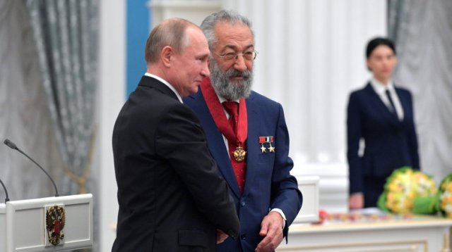 Владимир Путин наградил Артура Чилингарова орденом «За заслуги перед Отечеством»