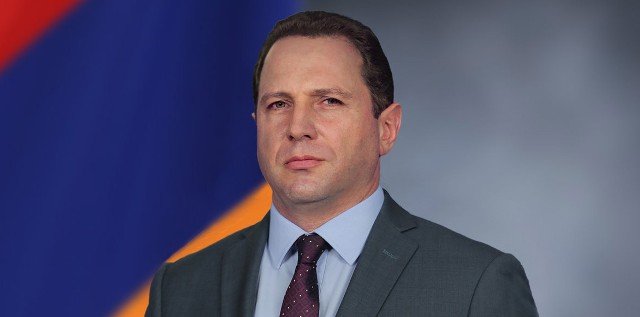 Министр обороны Армении Давид Тоноян прибыл в Бишкек