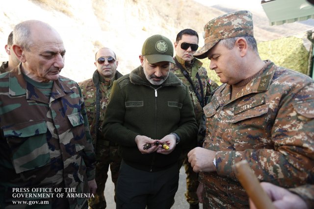 Пашинян рассказал, что обсудил в Степанакерте с кандидатами на пост президента НКР