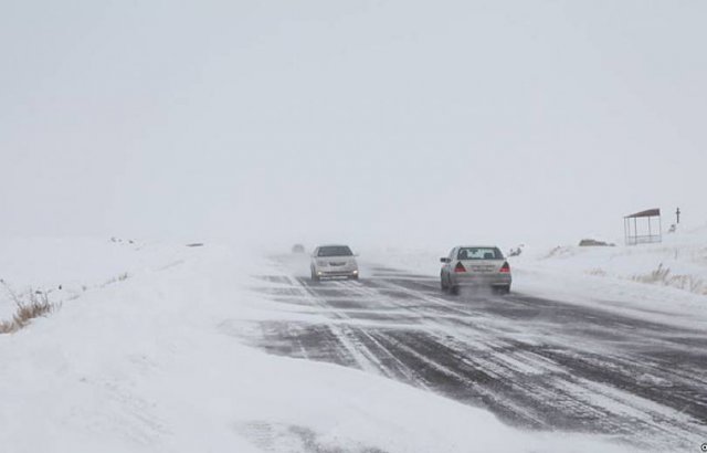 Некоторые дороги в Армении труднопроходимы, местами гололед. МЧС