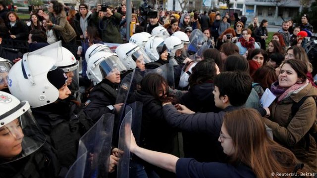 В Стамбуле задержали участниц акции против насилия над женщинами