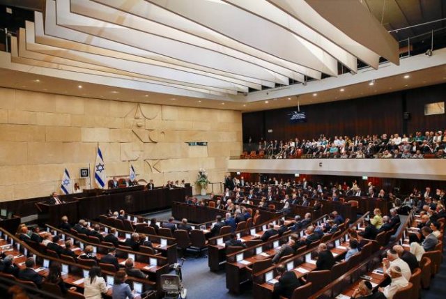Кнессет Израиля одобрил решение о самороспуске и назначил повторные выборы