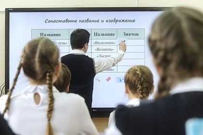 Российская учительница на уроке отрезала волосы восьмикласснику