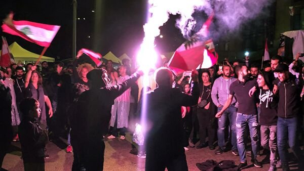 В столице Ливана продолжаются погромы и противостояния с полицией