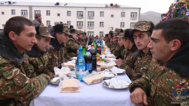Госминистр и министр обороны Арцаха посетили боевые позиции