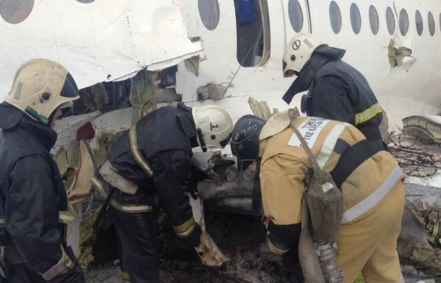 В Казахстане наградили пассажира рухнувшего под Алма-Атой самолета