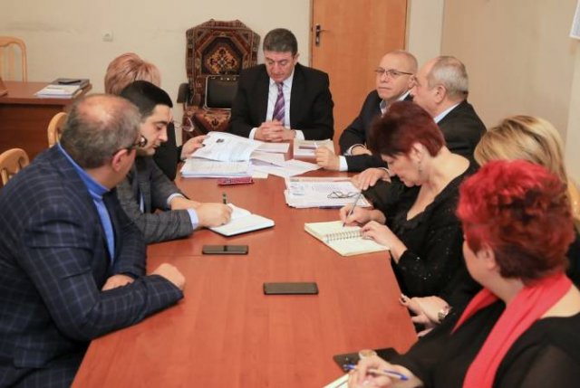 Комиссия по рассмотрению заявлений и жалоб граждан продолжает работу