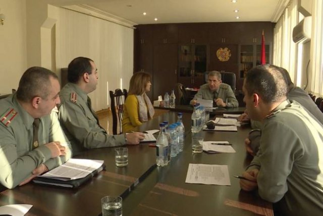 Заместитель начальника Генштаба ВС Армении принял граждан, обратившихся с различными вопросами