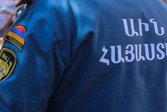 Спасатели и полицейские предотвратили попытку самосожжения