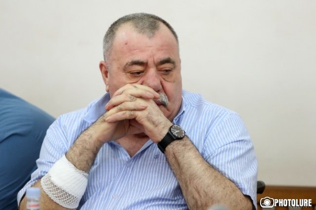 Суд не позволил Манвелу Григоряну выехать во Францию на лечение