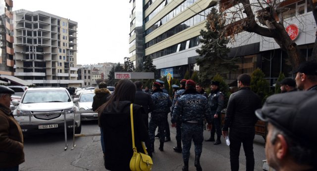 Стрелявший в Эребуни плаза человек был обезврежен полицией