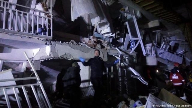 Власти Турции сообщили о 14 погибших в результате землетрясения