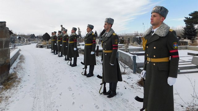 Военнослужащие ЮВО в Армении приняли участие в торжественных церемониях забора земли с воинских захоронений