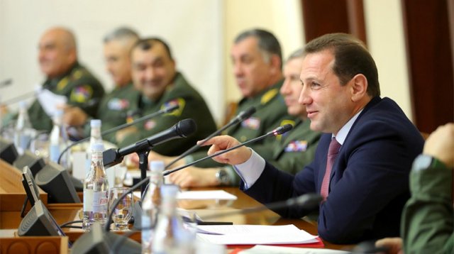 Глава Минобороны Армении Д.Тоноян: Ни на секунду нельзя ослаблять бдительность