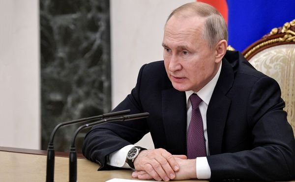 Путин: пока я президент, у нас не будет «родителя №1 и №2», будут папа и мама