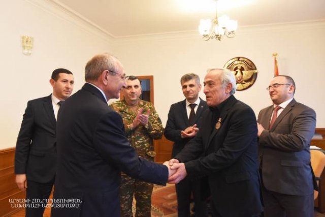 Встреча Бако Саакяна с кинорежиссером и сценаристом Самвелом Тадевосяном